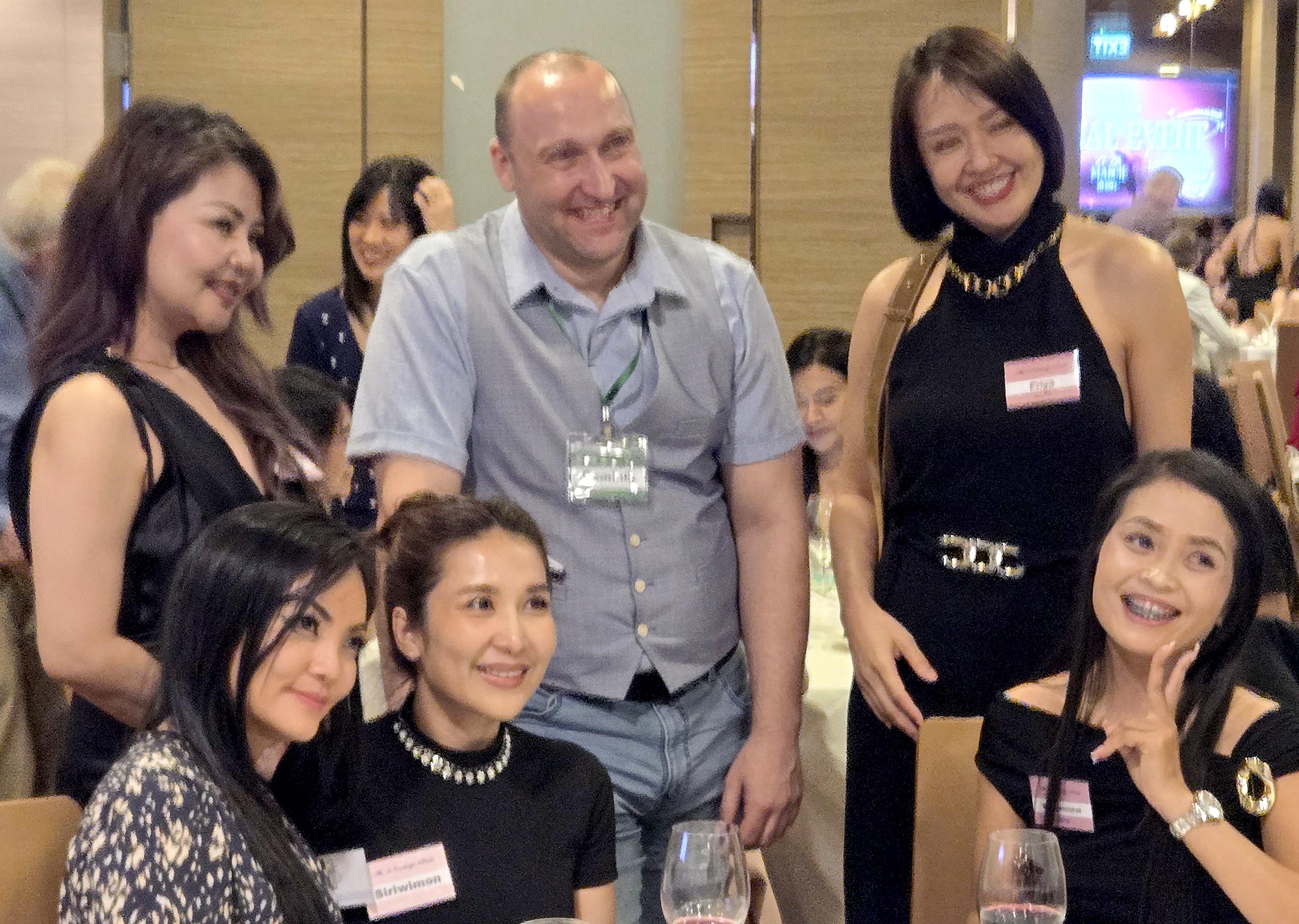 man experiencing thai dating with a beautiful thai women at socials night event